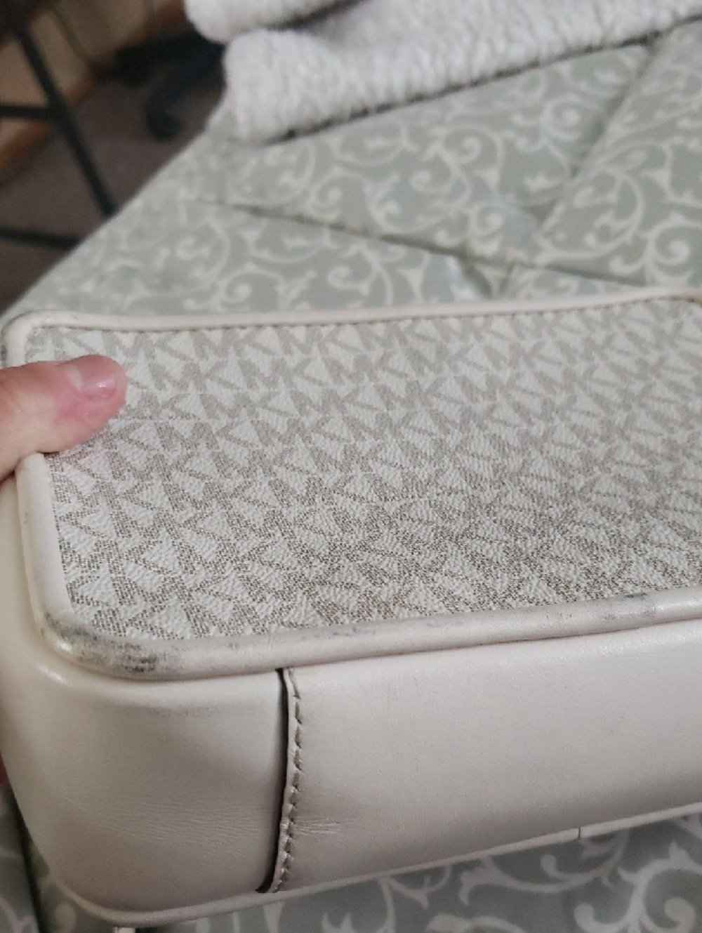 Michael Kors Crossbody - Picture 14 of 16